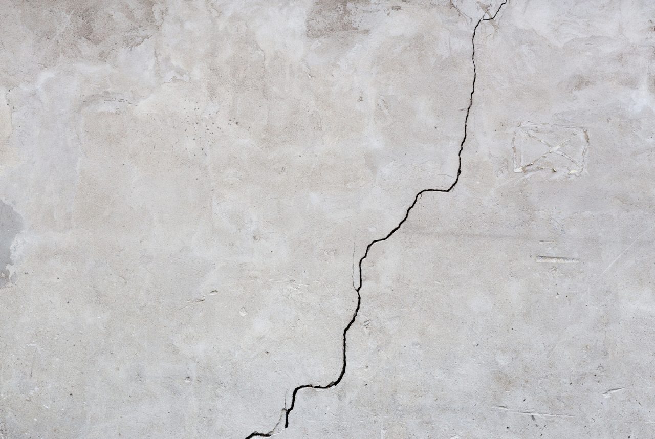 How Serious is a Stucco Crack? Identifying Common Cracks